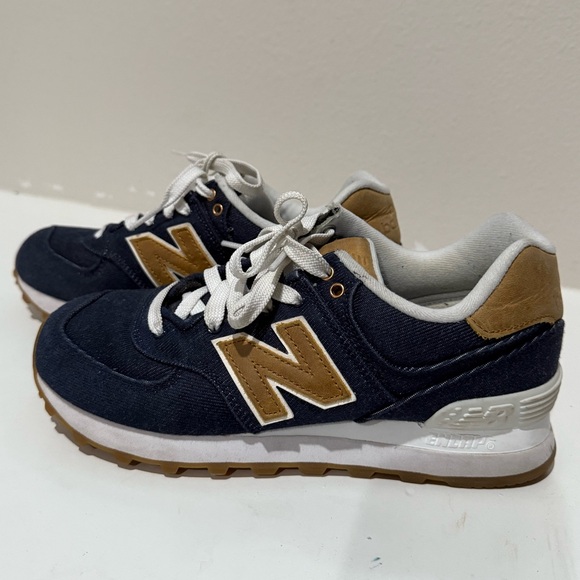Women’s New Balance 574 Navy and Tan - Picture 1 of 7